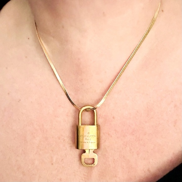 Louis Vuitton #302 Gold Padlock and Key on chain necklaces - Picture 7 of 7